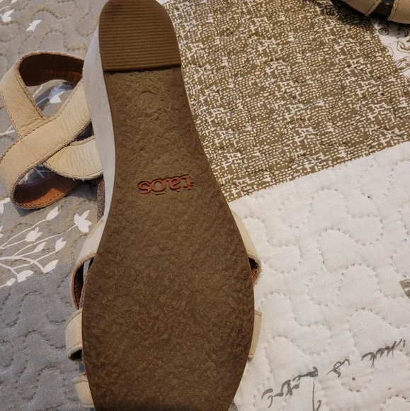 Sandals - Picture 2 of 3